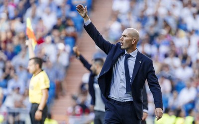 乐鱼电竞热评-C罗梅开二度联赛冠军在望